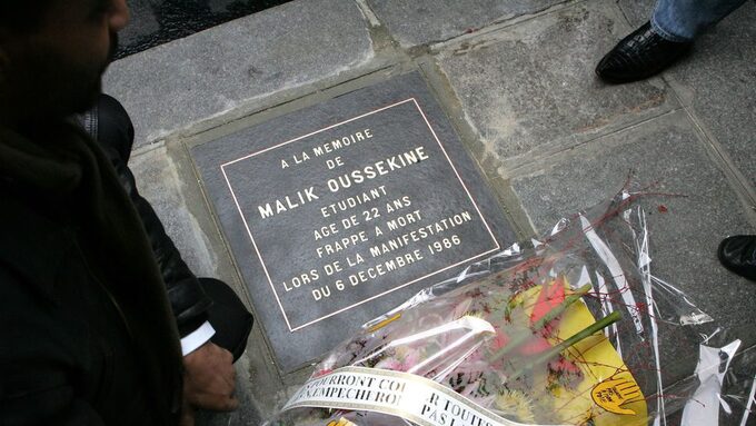 Le mémorial en hommage à Malik Oussekine, Paris 6°, Jacques DEMARTHON / AFP
