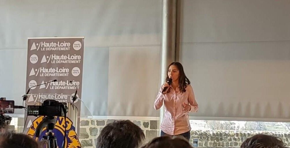 Louise Souteyrat au concours d'éloquence le 19 mars 2022 au Puy en Velay